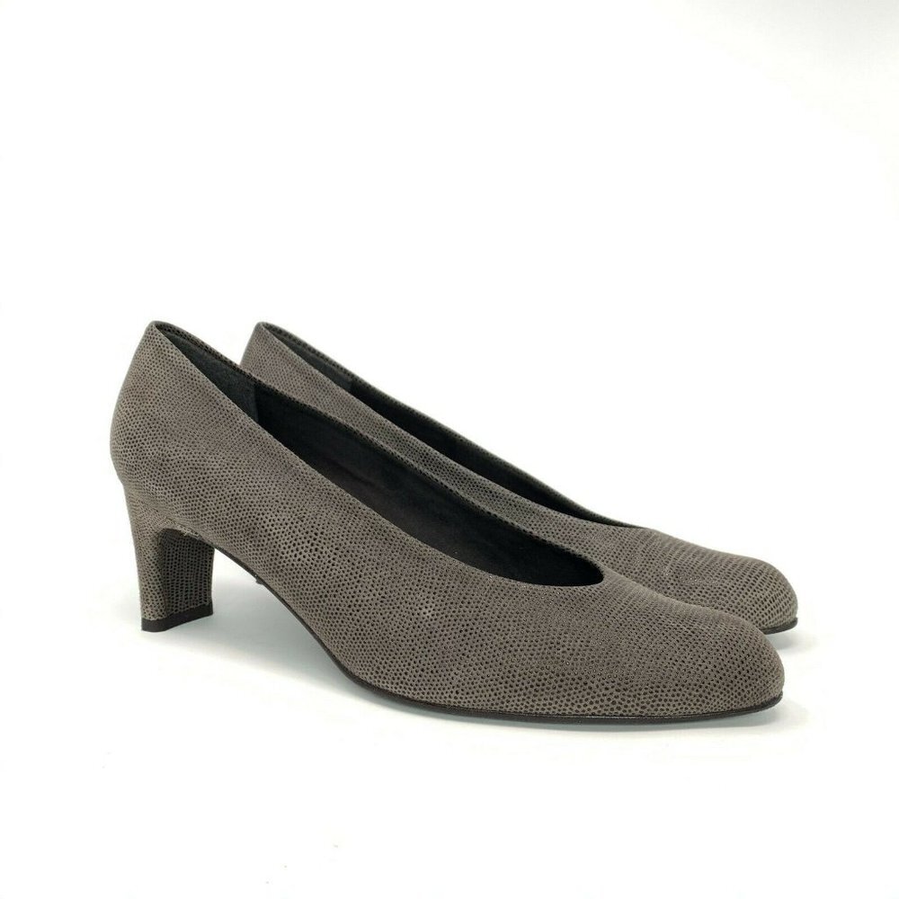 Stuart Weitzman 8 Low Heel Eel Skin Embossed Pumps - image 6